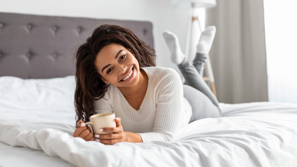 Een Tencel dekbed is een innovatieve en duurzame keuze voor een comfortabele nachtrust. In dit artikel zullen we de eigenschappen en voordelen van een Tencel dekbed bespreken, zodat je een weloverwogen keuze kunt maken voor je slaapkamer.